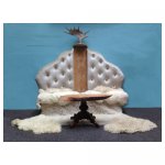  <p>Witte trouwbank met schappenvellen en tafeltje voor het tekenen van de trouwakte</p>
<p>€ 325,00 VERHUUR</p>
<p>250 x 175 cm (bxh)</p>