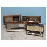 oude radio <p>€ 15,00 VERHUUR</p>
<p>4 stuks / ongeveer 45 x 20 x 20 cm</p>