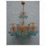 balletjes kroonluchter <p>€ 50,00 p/s VERKOOP</p>
<p>1 blauwe + 1 rose / 90 x 60 cm (lxb) / glas</p>