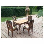 meubilair borduursel <p>€ 150,00 VERHUUR</p>
<p>4 stoelen en tafel / hout met borduursel</p>