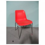 stoel 4 <p>€ 35,00 p/s VERKOOP</p>
<p>6 stoelen rood + 10 stoelen zwart</p>