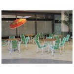 terras groen <p>€ 10,00 p/s VERHUUR</p>
<p>25 stuks / witte stoel met groene draden</p>