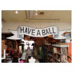 have a ball <p>€ 40,00 VERHUUR</p>
<p>1 stuk / 380 x 80 cm (lxb) / hout</p>